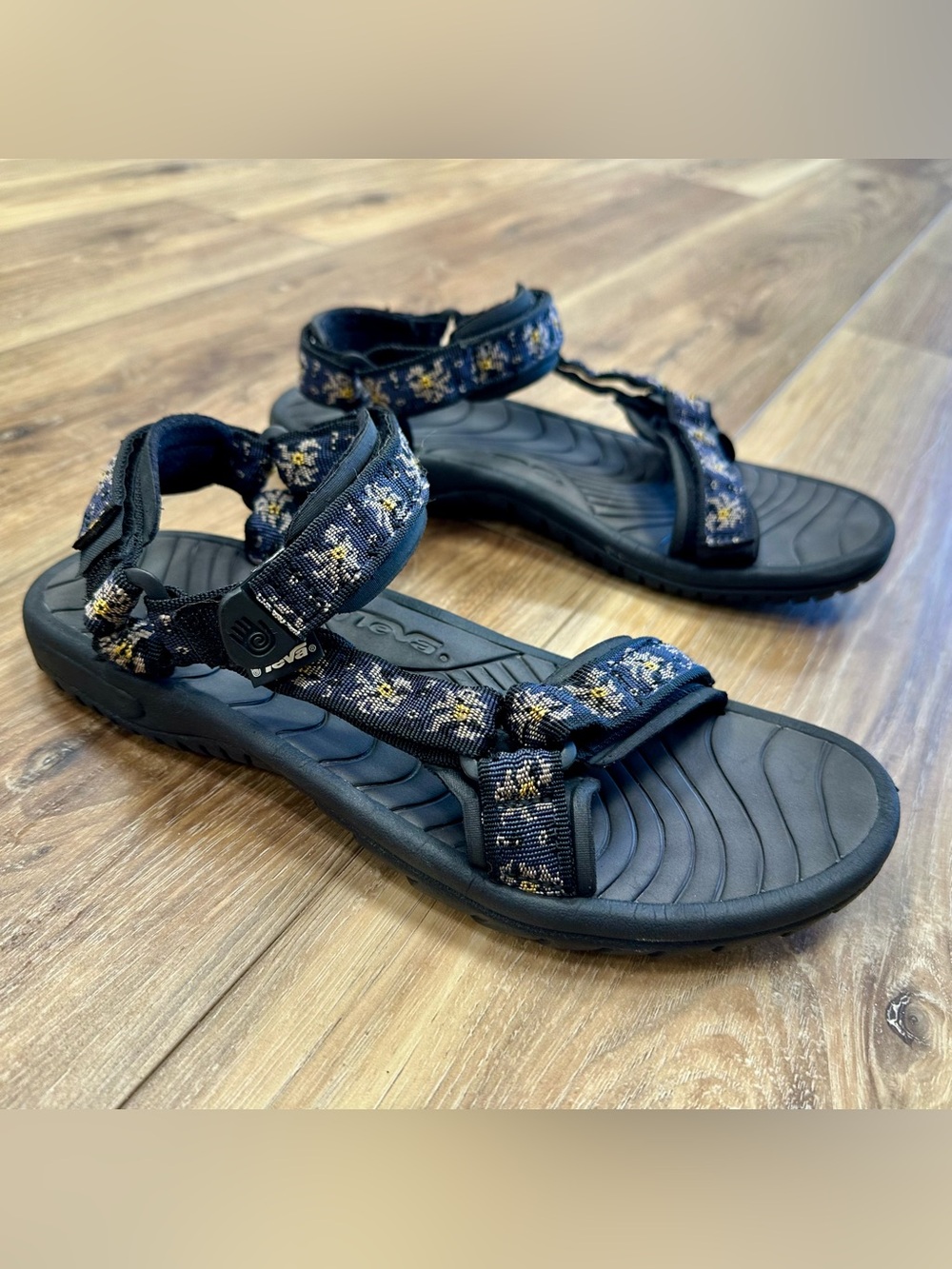 Teva 6433 Hurricane Sandals Floral Pattern Water Sports Outdoor Hiking Women’s 9